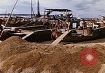 Image la construction des ports Saigon Vietnam, 1966, de la seconde 50 séquences d'archives historiques vidéo 65675037342