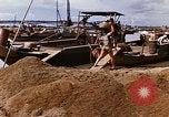 Image la construction des ports Saigon Vietnam, 1966, de la seconde 58 séquences d'archives historiques vidéo 65675037342