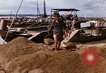 Image la construction des ports Saigon Vietnam, 1966, de la seconde 61 séquences d'archives historiques vidéo 65675037342