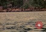 Immagine di Il riposo e la ricreazione Khanh Hoa Vietnam, 1971, secondo 32 filmato di repertorio 65675037356
