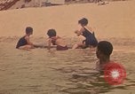 Immagine di Il riposo e la ricreazione Khanh Hoa Vietnam, 1971, secondo 46 filmato di repertorio 65675037356