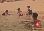Immagine di Il riposo e la ricreazione Khanh Hoa Vietnam, 1971, secondo 47 filmato di repertorio 65675037356