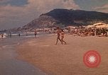 Standbild Menschen Entspannen am Strand Khanh Hoa Vietnam, 1971, aus Sekunde 23 historischem Filmmaterial Videoclip 65675037358