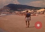 Standbild Menschen Entspannen am Strand Khanh Hoa Vietnam, 1971, aus Sekunde 27 historischem Filmmaterial Videoclip 65675037358