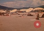 Standbild Menschen Entspannen am Strand Khanh Hoa Vietnam, 1971, aus Sekunde 30 historischem Filmmaterial Videoclip 65675037358