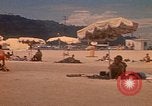 Standbild Menschen Entspannen am Strand Khanh Hoa Vietnam, 1971, aus Sekunde 37 historischem Filmmaterial Videoclip 65675037358