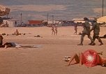 Standbild Menschen Entspannen am Strand Khanh Hoa Vietnam, 1971, aus Sekunde 41 historischem Filmmaterial Videoclip 65675037358