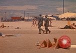 Standbild Menschen Entspannen am Strand Khanh Hoa Vietnam, 1971, aus Sekunde 42 historischem Filmmaterial Videoclip 65675037358