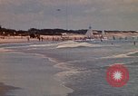 Standbild Menschen Entspannen am Strand Khanh Hoa Vietnam, 1971, aus Sekunde 59 historischem Filmmaterial Videoclip 65675037358