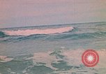 Standbild Soldaten surfen Vung Tau Vietnam, 1971, aus Sekunde 7 historischem Filmmaterial Videoclip 65675037366