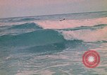 Standbild Soldaten surfen Vung Tau Vietnam, 1971, aus Sekunde 10 historischem Filmmaterial Videoclip 65675037366