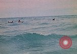 Standbild Soldaten surfen Vung Tau Vietnam, 1971, aus Sekunde 11 historischem Filmmaterial Videoclip 65675037366