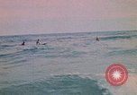 Standbild Soldaten surfen Vung Tau Vietnam, 1971, aus Sekunde 15 historischem Filmmaterial Videoclip 65675037366