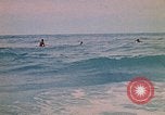 Standbild Soldaten surfen Vung Tau Vietnam, 1971, aus Sekunde 23 historischem Filmmaterial Videoclip 65675037366