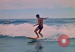 Standbild Soldaten surfen Vung Tau Vietnam, 1971, aus Sekunde 27 historischem Filmmaterial Videoclip 65675037366