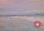 Standbild Soldaten surfen Vung Tau Vietnam, 1971, aus Sekunde 37 historischem Filmmaterial Videoclip 65675037366