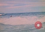 Standbild Soldaten surfen Vung Tau Vietnam, 1971, aus Sekunde 43 historischem Filmmaterial Videoclip 65675037366