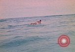 Standbild Soldaten surfen Vung Tau Vietnam, 1971, aus Sekunde 58 historischem Filmmaterial Videoclip 65675037366