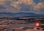 Immagine di Velivolo vola su base aria Vung Tau Vietnam, 1970, secondo 7 filmato di repertorio 65675037371