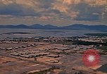 Immagine di Velivolo vola su base aria Vung Tau Vietnam, 1970, secondo 10 filmato di repertorio 65675037371