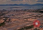 Immagine di Velivolo vola su base aria Vung Tau Vietnam, 1970, secondo 13 filmato di repertorio 65675037371