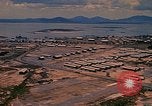 Immagine di Velivolo vola su base aria Vung Tau Vietnam, 1970, secondo 14 filmato di repertorio 65675037371