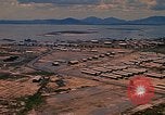 Immagine di Velivolo vola su base aria Vung Tau Vietnam, 1970, secondo 15 filmato di repertorio 65675037371