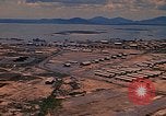 Immagine di Velivolo vola su base aria Vung Tau Vietnam, 1970, secondo 16 filmato di repertorio 65675037371