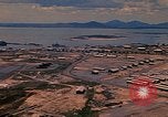Immagine di Velivolo vola su base aria Vung Tau Vietnam, 1970, secondo 18 filmato di repertorio 65675037371