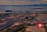 Immagine di Velivolo vola su base aria Vung Tau Vietnam, 1970, secondo 22 filmato di repertorio 65675037371