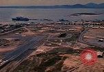 Immagine di Velivolo vola su base aria Vung Tau Vietnam, 1970, secondo 23 filmato di repertorio 65675037371