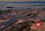 Immagine di Velivolo vola su base aria Vung Tau Vietnam, 1970, secondo 24 filmato di repertorio 65675037371