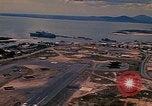 Immagine di Velivolo vola su base aria Vung Tau Vietnam, 1970, secondo 26 filmato di repertorio 65675037371