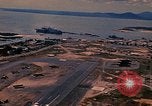 Immagine di Velivolo vola su base aria Vung Tau Vietnam, 1970, secondo 27 filmato di repertorio 65675037371