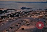 Immagine di Velivolo vola su base aria Vung Tau Vietnam, 1970, secondo 31 filmato di repertorio 65675037371