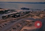 Immagine di Velivolo vola su base aria Vung Tau Vietnam, 1970, secondo 32 filmato di repertorio 65675037371