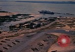 Immagine di Velivolo vola su base aria Vung Tau Vietnam, 1970, secondo 34 filmato di repertorio 65675037371