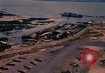 Immagine di Velivolo vola su base aria Vung Tau Vietnam, 1970, secondo 36 filmato di repertorio 65675037371