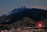 Immagine di Velivolo vola su base aria Vung Tau Vietnam, 1970, secondo 41 filmato di repertorio 65675037371