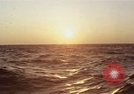 Image seascape lors du coucher de soleil Océan Pacifique, 1967, de la seconde 15 séquences d'archives historiques vidéo 65675037377