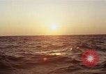 Image seascape lors du coucher de soleil Océan Pacifique, 1967, de la seconde 16 séquences d'archives historiques vidéo 65675037377