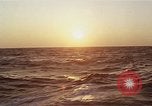 Image seascape lors du coucher de soleil Océan Pacifique, 1967, de la seconde 18 séquences d'archives historiques vidéo 65675037377