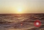 Image seascape lors du coucher de soleil Océan Pacifique, 1967, de la seconde 24 séquences d'archives historiques vidéo 65675037377