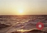 Image seascape lors du coucher de soleil Océan Pacifique, 1967, de la seconde 25 séquences d'archives historiques vidéo 65675037377
