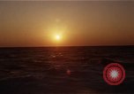 Image seascape lors du coucher de soleil Océan Pacifique, 1967, de la seconde 36 séquences d'archives historiques vidéo 65675037377