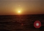 Image seascape lors du coucher de soleil Océan Pacifique, 1967, de la seconde 47 séquences d'archives historiques vidéo 65675037377