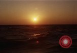 Image seascape lors du coucher de soleil Océan Pacifique, 1967, de la seconde 53 séquences d'archives historiques vidéo 65675037377