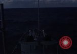 Image mer forte se brise sur bow Océan Pacifique, 1967, de la seconde 4 séquences d'archives historiques vidéo 65675037378