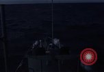 Image mer forte se brise sur bow Océan Pacifique, 1967, de la seconde 6 séquences d'archives historiques vidéo 65675037378
