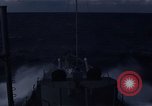 Image mer forte se brise sur bow Océan Pacifique, 1967, de la seconde 7 séquences d'archives historiques vidéo 65675037378